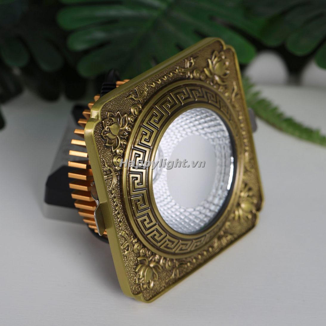 Đèn âm trần đồng vuông hoa sen rêu AD 08 1 Đèn âm trần đồng vuông hoa sen rêu AD 08
